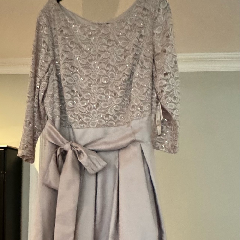 NWT Jessica Howard gown from Dillard’s 16W